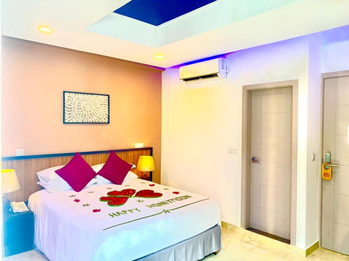 Eleven Trees Maldives Hotel Hulhumale Bagian luar foto